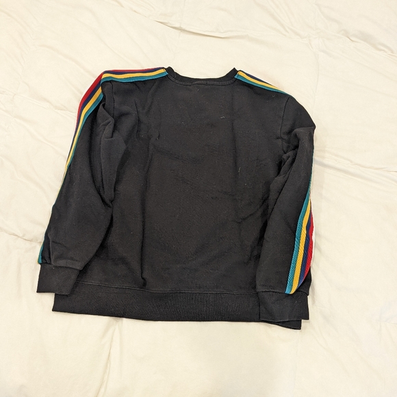 Black crewneck sweatshirt with rainbow striped sleeves - Picture 3 of 3